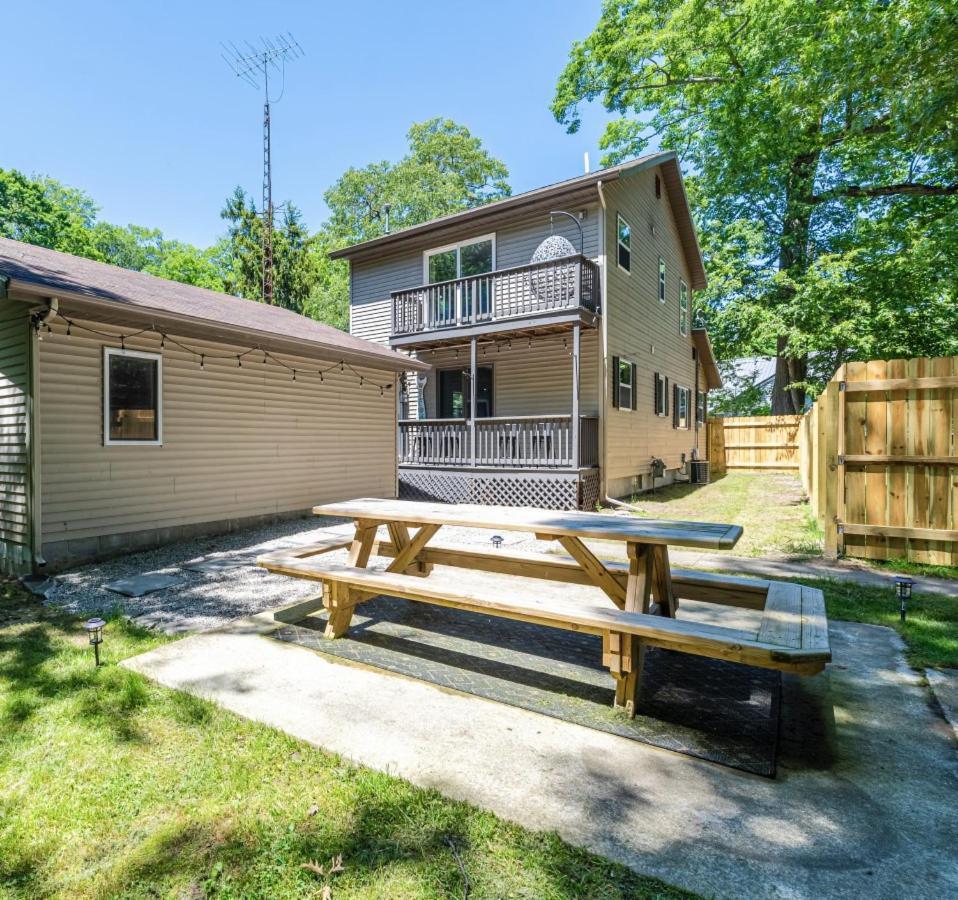 Coastal Comfort Meets Beachside Bliss Muskegon Exterior photo