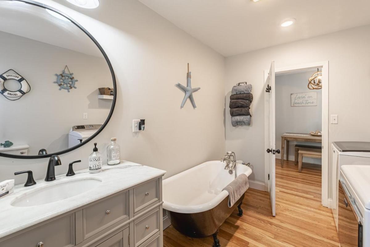 Coastal Comfort Meets Beachside Bliss Muskegon Exterior photo